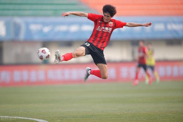 劉祝潤破門後傷退,張琳芃補時失點!海港1比0廣州隊奪得亞軍 劉祝潤破門後傷退,張琳芃補時失點!海港1比0廣州隊奪得亞軍