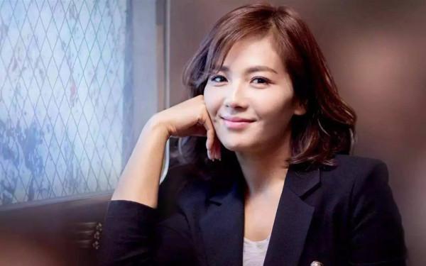 “國民賢妻”劉濤的尷尬上位史，和她身後的3個男人