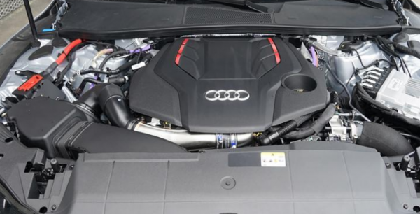 西裝暴徒的效能車,奧迪S7搭載2.9T V6引擎,動力十足 西裝暴徒的效能車,奧迪S7搭載2.9T V6引擎,動力十足