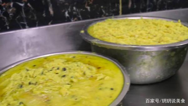 甘肅夫妻賣特色小吃，3.5元一個有8兩重，日賣700個男女老少超愛