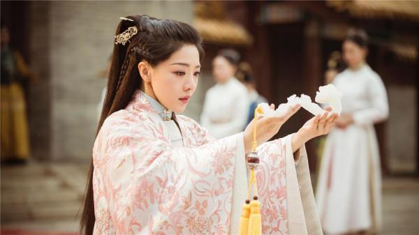 1957年定陵發現皇后墓誌銘：三十年孤苦人生，等來了皇帝無盡涼薄