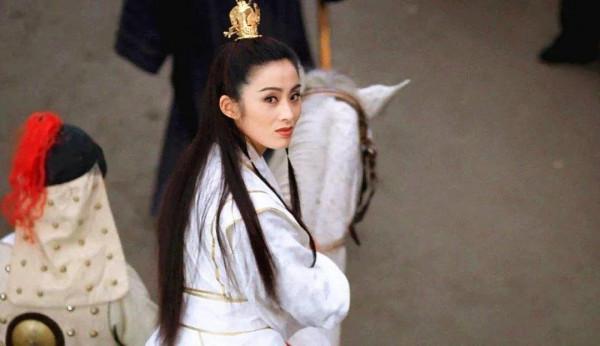 貼個鬍子就叫女扮男？扮男裝，這八位才稱的上英姿卓絕，氣質非凡