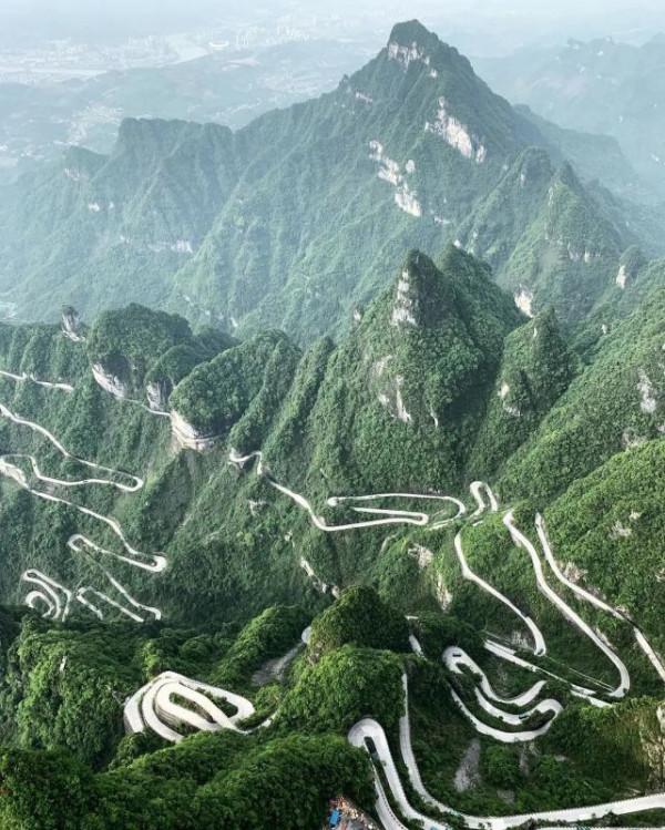 看一眼腿哆嗦！十條“天路”挑戰“狠人”