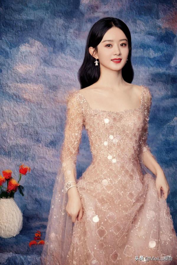 趙麗穎笑起來超級甜，不僅清新還很時髦，你心動了嗎