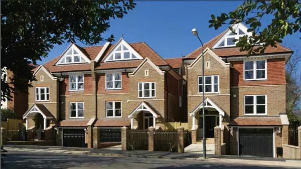 舊情人曝光英首相婚外情細節：兩人相差21歲，常在妻子別墅里約會