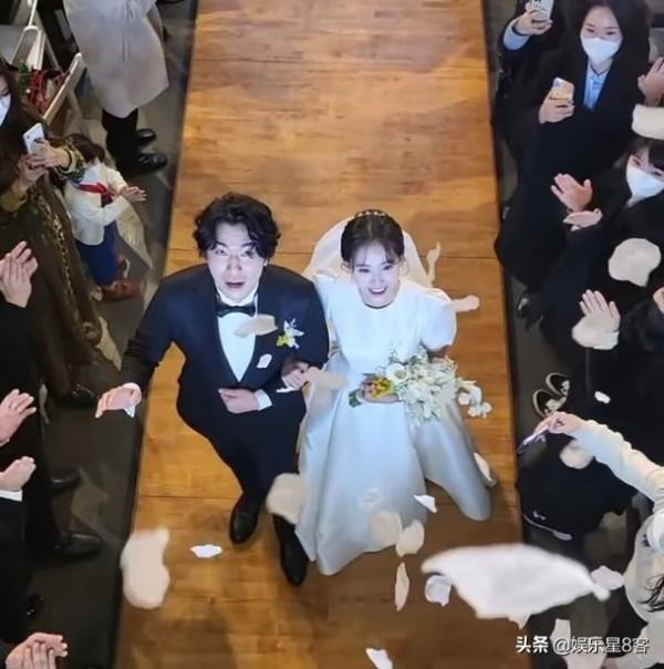 疫情期間辦婚禮,沒戴口罩遭狂批:李施彥、樸娜萊公開道歉 疫情期間辦婚禮,沒戴口罩遭狂批:李施彥、樸娜萊公開道歉