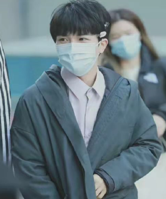 春晚主持人陣容官宣，新舊結合，張若昀跨界做主持，和唐藝昕同框