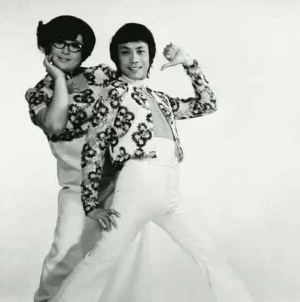 2002年羅文去世,劉鑾雄現身葬禮討債100萬,而張國榮卻為何缺席 2002年羅文去世,劉鑾雄現身葬禮討債100萬,而張國榮卻為何缺席