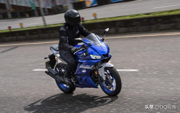 入門新手效能仿賽摩托，雅馬哈YZF-R3，外觀帥氣就是低速太疲軟
