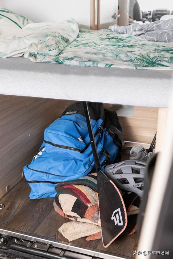 兩人使用進口菲亞特房車,旅居考驗動手能力,一個座位都可拼床 兩人使用進口菲亞特房車,旅居考驗動手能力,一個座位都可拼床