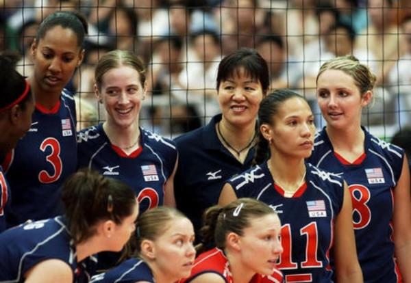 郎平：2段婚姻3段情，年過五旬遇真愛，被“平凡”丈夫寵成小女人