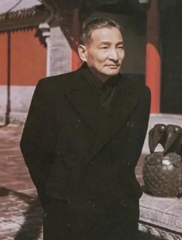 1949年,人民幣推行受阻,糧食、煤炭、棉紗告急,毛主席:讓他來 1949年,人民幣推行受阻,糧食、煤炭、棉紗告急,毛主席:讓他來