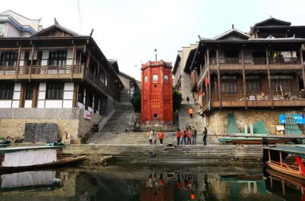 60歲前,一定要去的20個古鎮,既美又有煙火氣,你準備好了嗎? 60歲前,一定要去的20個古鎮,既美又有煙火氣,你準備好了嗎?