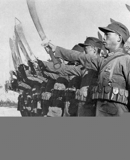 何基灃：叛徒明知他是地下黨&comma;揭發9年&comma;卻看著他從師長升為副司令