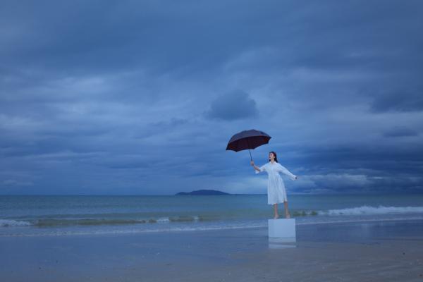 人踩人，人比人，人幫人