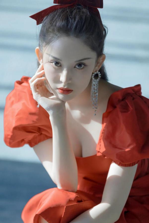 古力娜扎——膚白勝雪晶瑩剔透