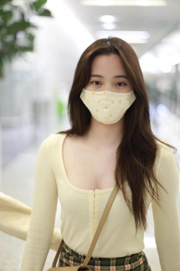 機場抓拍娛樂圈的小花私服，你更喜歡誰