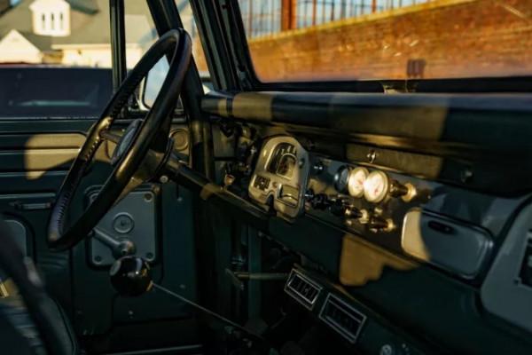 精品老爺車，豐田陸巡FJ40改裝大V8