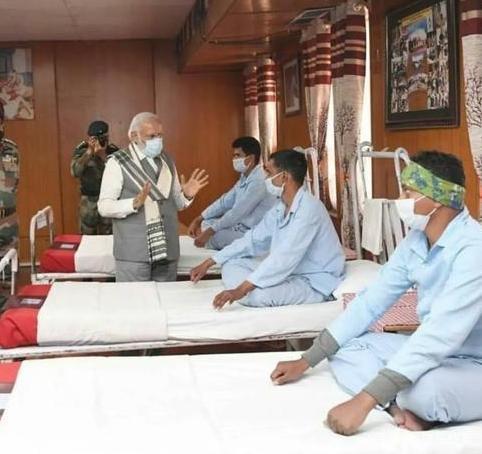 高原入冬，印軍邊界出現大量凍傷，反觀我軍把營房建成高科技小區