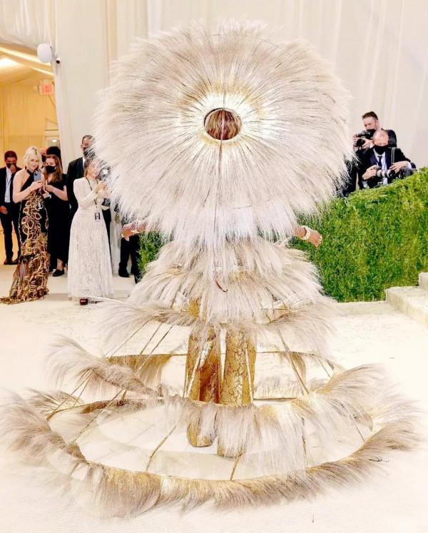 有些晚會,要在中午看,因為早晚會被雷s 有些晚會,要在中午看,因為早晚會被雷s