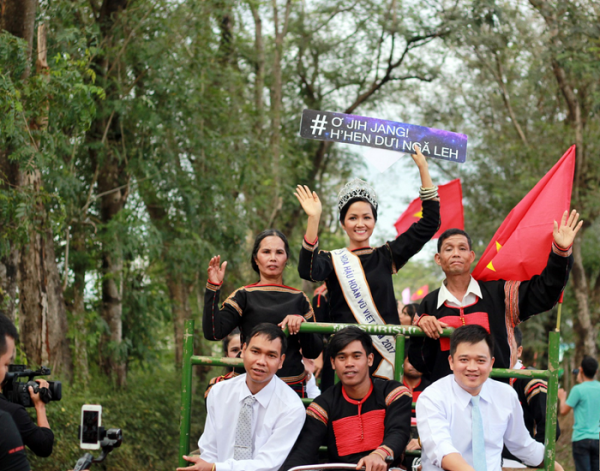 越南10個極具特色的民族服飾,太美了,你見過幾種? 越南10個極具特色的民族服飾,太美了,你見過幾種?