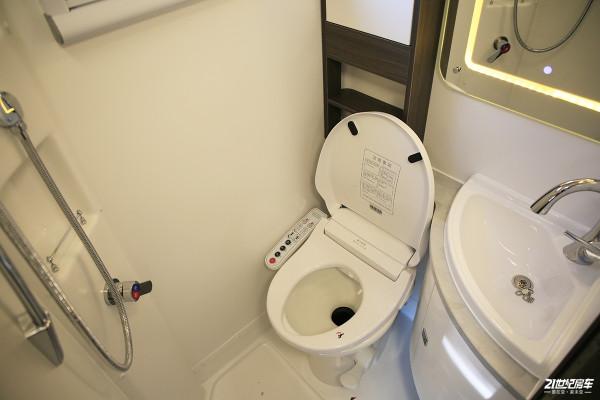 奇瑞進口底盤雙拓展房車,帶21.4度電,電粉碎直排馬桶 奇瑞進口底盤雙拓展房車,帶21.4度電,電粉碎直排馬桶