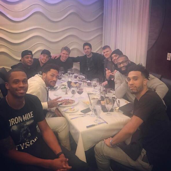 關於NBA請客吃飯,球員有自己的一套規矩,老大才有買單權利 關於NBA請客吃飯,球員有自己的一套規矩,老大才有買單權利