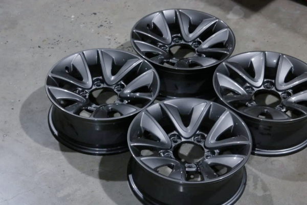 怪獸修車：翻新一輛二手的鈴木-吉姆尼，精心施工，再現完美