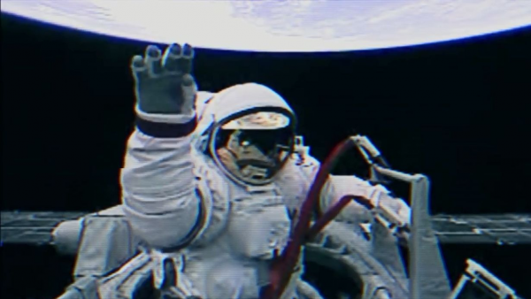 翟志剛:真怕地球飄跑了,地球重60萬億億噸,為啥能飄在太空? 翟志剛:真怕地球飄跑了,地球重60萬億億噸,為啥能飄在太空?