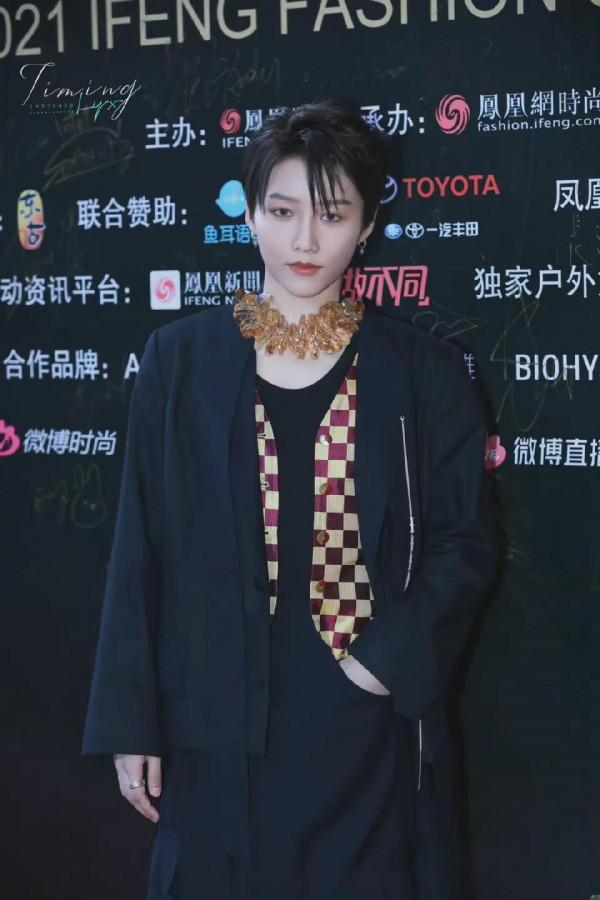 鳳凰網時尚之選：陳數、許佳琪、李若彤、尼坤、袁冰妍、INTO1