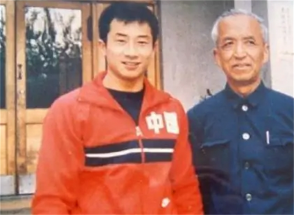 童非：5次世界冠軍，38塊體操金牌，退役後辭去體委副主任一職