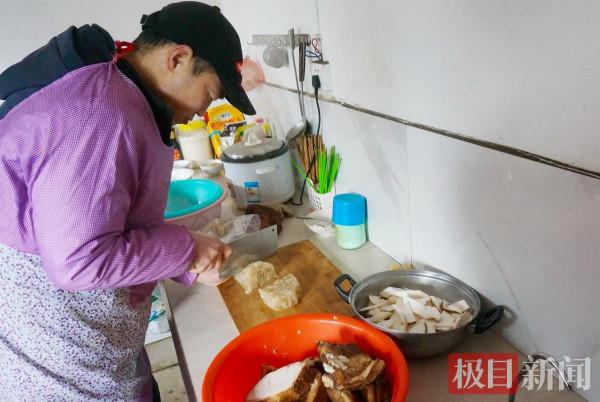 幸福！兩個女兒一家三代回孃家拜年，31口人合拍全家福