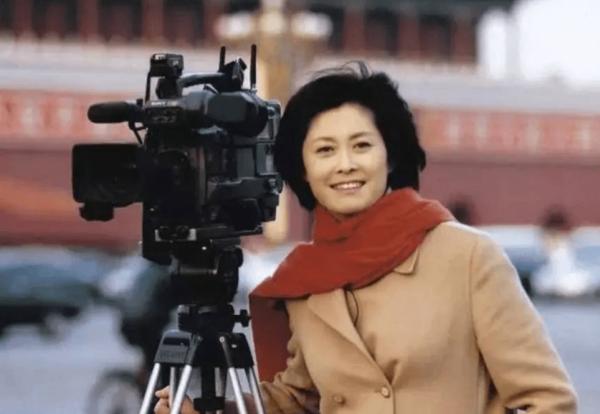 國民大姐敬一丹:26歲嫁初戀,老公是億萬富商,女兒嫁蘇格蘭小夥 國民大姐敬一丹:26歲嫁初戀,老公是億萬富商,女兒嫁蘇格蘭小夥