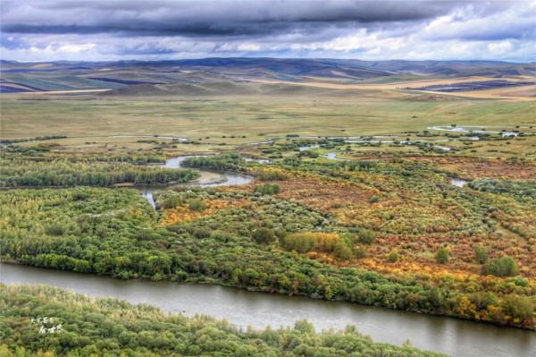 我為何會建議在秋天去呼倫貝爾大草原看看？因為它會變成一幅油畫