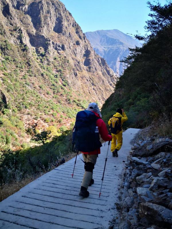 梅里雪山腳的世外桃源雨崩之旅第五天一一尼農峽谷 梅里雪山腳的世外桃源雨崩之旅第五天一一尼農峽谷