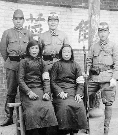 1960年,四川女校長隱藏15年,因一碗肉被捕,村民得知後怒斥:處決她 1960年,四川女校長隱藏15年,因一碗肉被捕,村民得知後怒斥:處決她