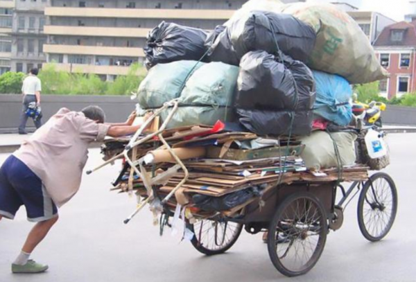 靠破爛發家的富豪胡永根,56歲創業經商,73歲成為億萬富翁 靠破爛發家的富豪胡永根,56歲創業經商,73歲成為億萬富翁