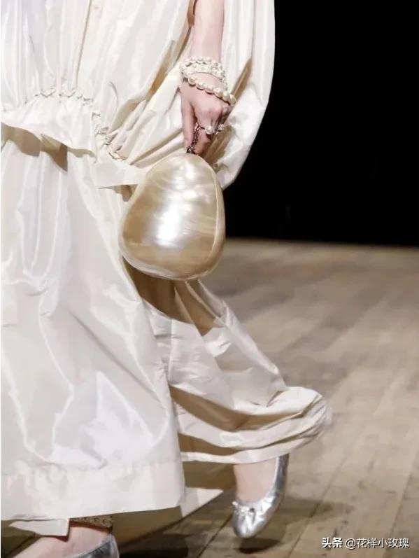 珍珠項鍊怎麼搭？學會這十種系法，一個秋季不重樣