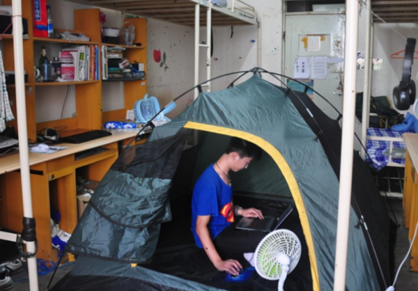 &OpenCurlyDoubleQuote;最寒酸&rdquo;的大學宿舍排行，部分照片引起不適，堪比劫後餘生現場