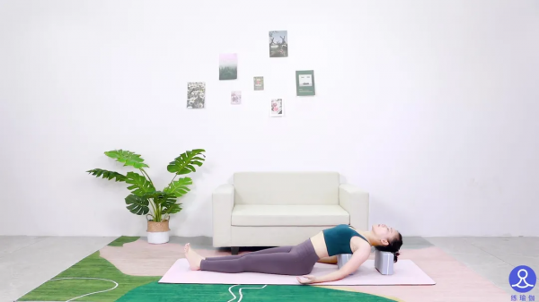 40歲殷桃遇上41歲章子怡，竟穿同款長裙，真嫩還是裝嫩一目瞭然