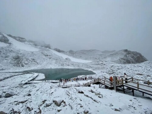 春夏咻冬?四川多地提前上演雪景大片 春夏咻冬?四川多地提前上演雪景大片