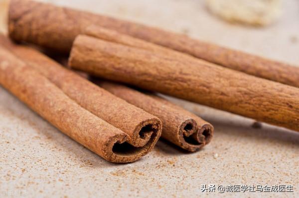 上熱下寒，兩味中藥，一清上熱，一溫下寒，寒熱調節均勻了