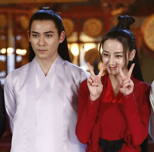 滿臉褶子、眼神猥瑣，明明都這麼老了，就別硬尬“少年感”了