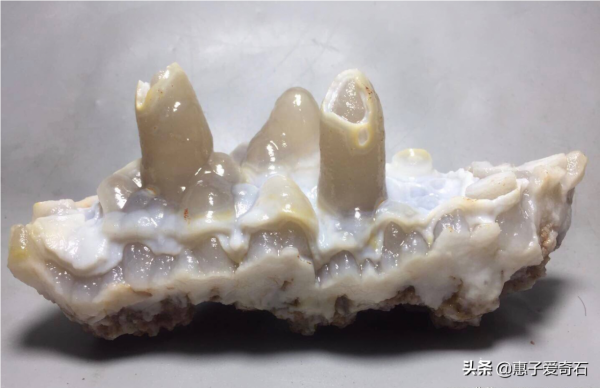 世界上最美的瑪瑙湖，裡面有一顆瑪瑙價值1.3億元