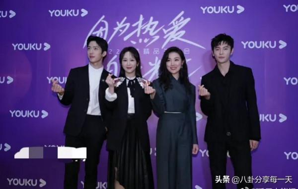 女星生圖比美:楊紫臉部僵硬,熱依扎髮際線感人,被熱巴驚到了 女星生圖比美:楊紫臉部僵硬,熱依扎髮際線感人,被熱巴驚到了