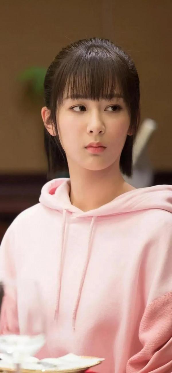 楊紫與經紀公司解約後,光芒四射 楊紫與經紀公司解約後,光芒四射