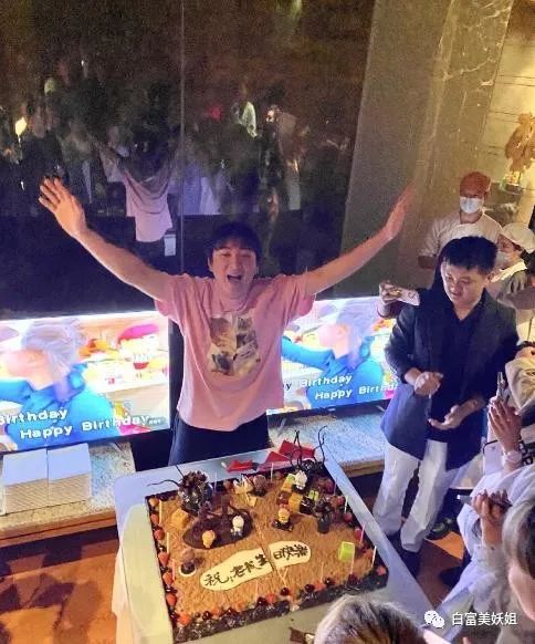 王思聰34歲生日爆熱搜，卻全網翻車被連環嘲？