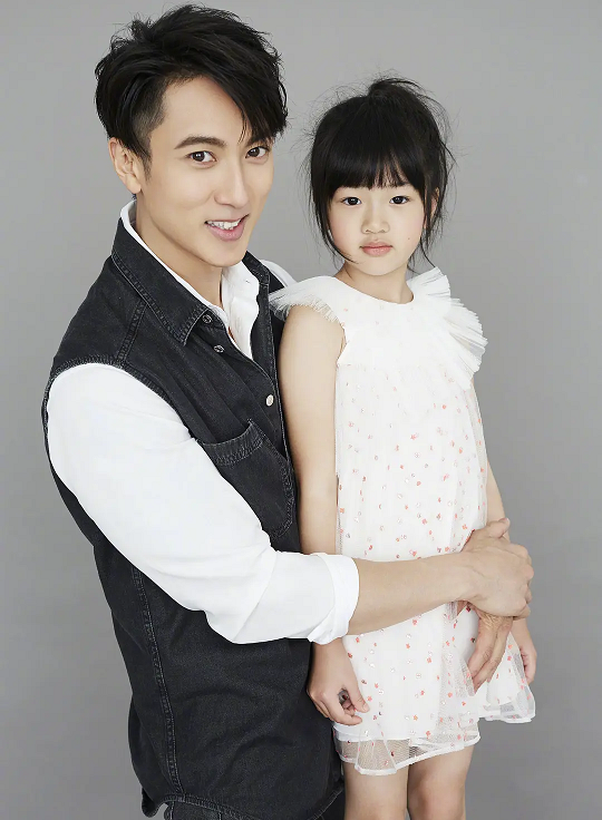 《爸爸去哪兒》8年了，10位女娃變化大，有人進入變美尷尬期