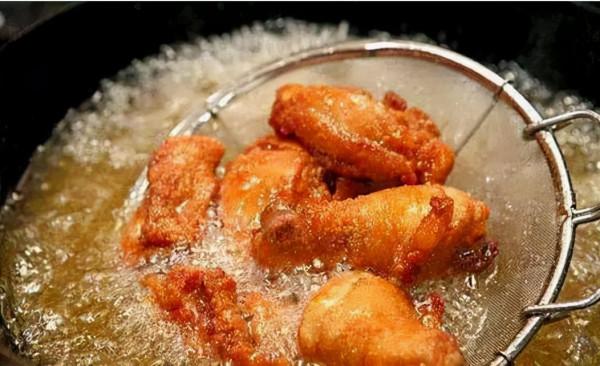 炒菜時先放大蒜,會產生致癌物嗎?醫生道出答案,早了解早明白 炒菜時先放大蒜,會產生致癌物嗎?醫生道出答案,早了解早明白