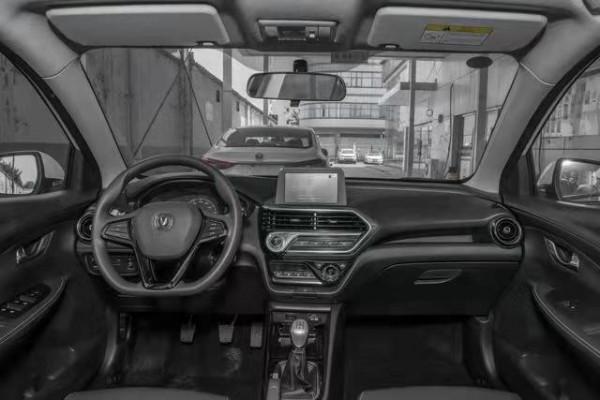 長安悅翔，搭載1.4L+5MT+5.4L油耗，售價5.59萬元，是你的菜嗎